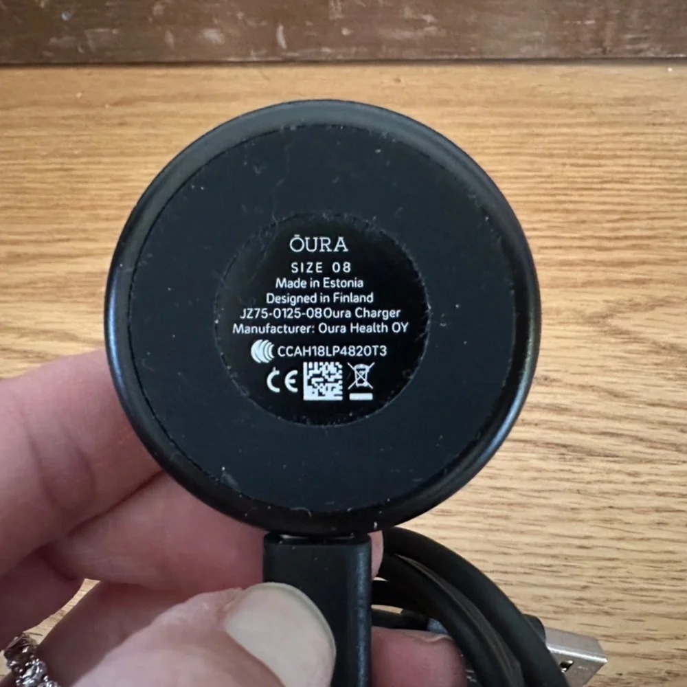 Oura Ring Gen 3 Heritage in Stealth (Size 8) - Picture 10 of 11